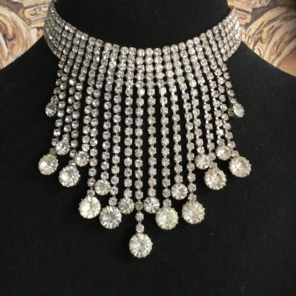 Nineteen fifty clear crystal bib rhinestone vintage necklace. - Picture 4 of 5